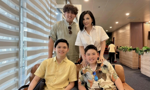 Kể chuyện con trai và chai nước hoa, vợ cũ Bằng Kiều một lần nữa được khen lấy khen để chuyện dạy con sao mà khéo