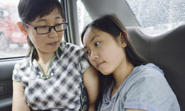 Quay clip vui đùa nửa đêm với con, bà mẹ nhận 'gạch đá' đủ xây biệt thự: Xem xong mới thấy 'oan' quá!