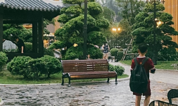 Bức ảnh của bà mẹ Hà Nội được chia sẻ 'rần rần' trên MXH: Ai cũng thắc mắc, đằng sau đứa trẻ này là kiểu bố mẹ nào?