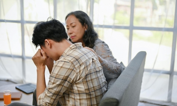 Chỉ khi chứng kiến con trai ngày càng trượt dốc, tôi mới nhận ra: Có một kiểu hiểu lầm khiến nhiều cha mẹ đánh mất con mình