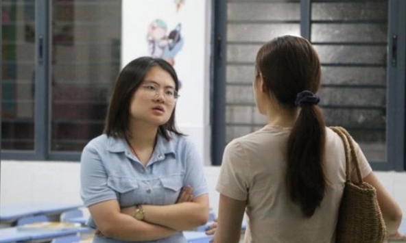 Mẹ nam sinh học giỏi nhất lớp đi họp phụ huynh, nói đúng 3 câu mà cô giáo ngỡ ngàng: Đây là kiểu cha mẹ tai hại nhất!