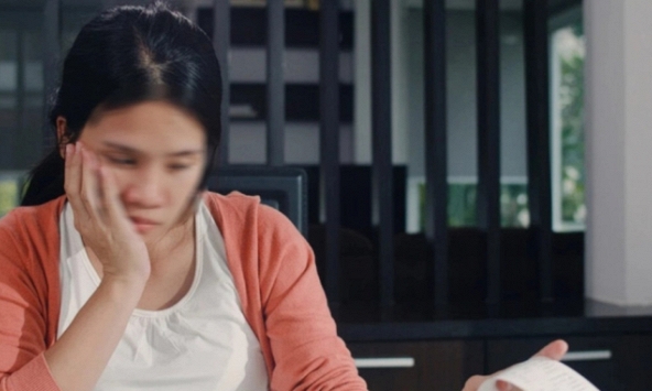 Thao thức cả đêm vì món quà chồng tặng nhưng khi đọc được dòng tin nhắn trong điện thoại của anh thì tim tôi vỡ vụn