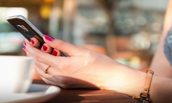 Cứ mỗi lần thấy chồng làm việc 'tội lỗi', vợ lại dùng chiêu oái oăm kiếm cả mớ tiền từ chồng