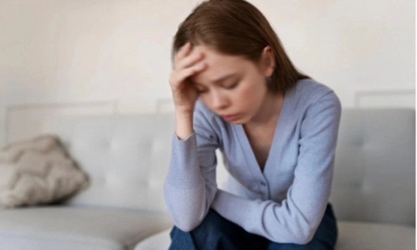 Sau cuộc điện thoại với mẹ vợ, chồng quay sang hỏi về số tiền 4 triệu mỗi tháng khiến tôi giật thót, giờ thì vàng cưới cũng bị 'tịch thu'