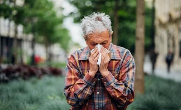 Không dám dẫn bạn về nhà vì công việc của bố mẹ, đến khi bố hấp hối tôi nghẹn đắng ân hận khi được nghe câu trải lòng của ông