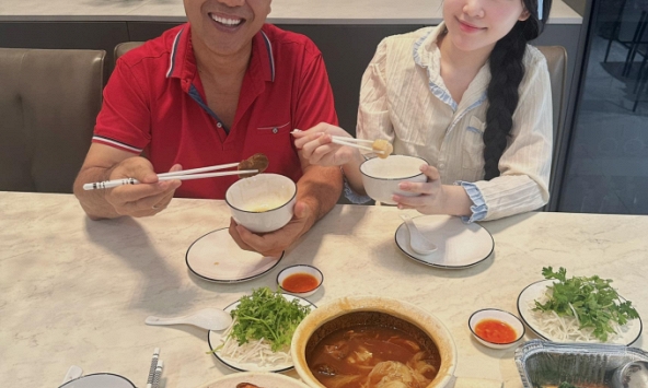 Người hâm mộ hỏi xin cách dạy con ngoan hiền, dịu dàng, bà xã Quyền Linh hé lộ bí quyết khiến ai cũng phải khen: Hay quá!