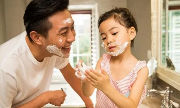 Đây chính là kiểu bố mà mọi gia đình đều mơ ước: Con được dạy dỗ tốt, vợ được nhờ!