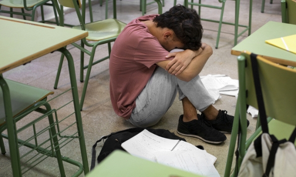 Nhiều học sinh TP.HCM nháo nhào lo không đủ điểm đỗ trường mơ ước, thầy giáo động viên bằng vài câu hút tranh luận