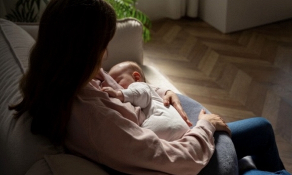 Sau sinh, tôi đưa con về nhà mẹ đẻ, ở chưa đầy tháng chị dâu đã vùng vằng bỏ đi, anh trai liền quát một câu khiến tôi rùng mình