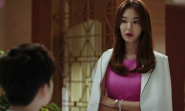 Biết chồng đang nằm bên bồ, tôi xui con trai gọi điện: 'Mai mẹ lấy chồng bố có về dự không', anh ta hốt hoảng lao như tên bắn