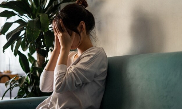 Ly hôn, anh trai đón tôi và con về ở cùng nên chị dâu khó chịu cáu gắt, nhưng một lần bệnh nặng, tôi nhận ra mình đã sai rồi