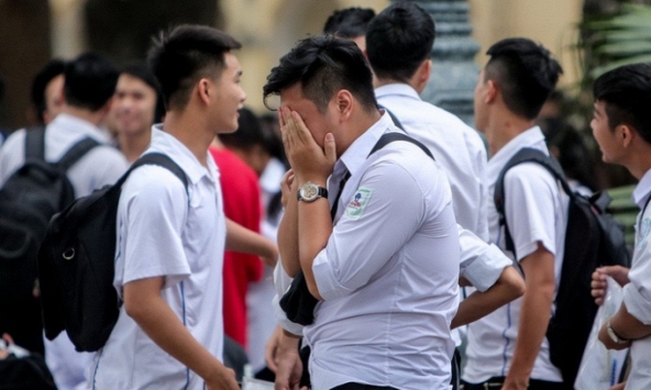 Phụ huynh Hà Nội buồn bã vì con thi lớp 10 được... 43,5 điểm, nghe lý do ai cũng phải cảm thán: Chuyện thi cử, không thể nói trước được!