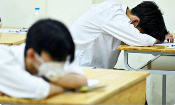 Nam sinh Hà Nội trượt lớp 10 công lập, cả nhà sụp đổ: Hành động của người mẹ sau đó đã khiến cuộc đời em hoàn toàn thay đổi