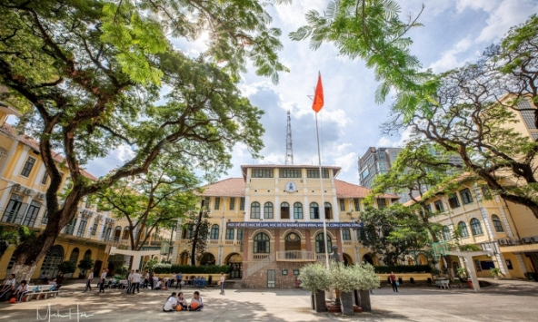 Một trường chuyên đình đám 'nằm không' bỗng dưng 'dính đạn': Phụ huynh liệt kê 4 kiểu học sinh không nên vào học