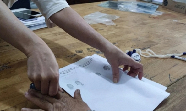 Vì không có hôn thú nên mẹ chồng bao che con trai ngoại tình, tôi ném thứ này lên bàn trước mặt cả nhà chồng khiến bà phải nín lặng