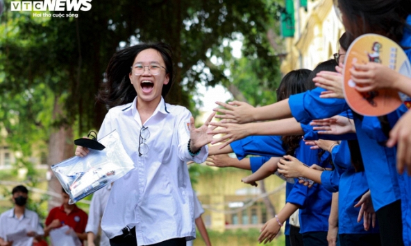 Buổi tối 'bùng nổ' cảm xúc của nhiều phụ huynh Hà Nội: Sau chuỗi ngày suy sụp, chán nản rồi hồi hộp, tin vui cuối cùng đã cập bến!