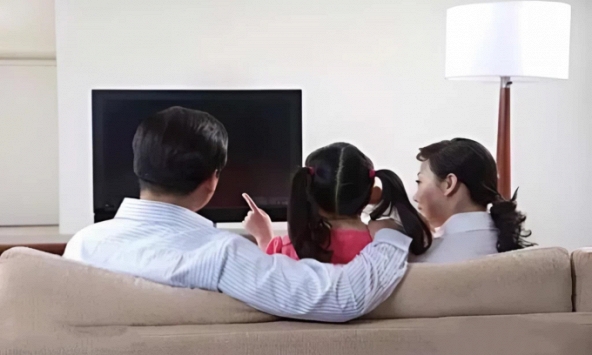 Chuyên gia nói: Dạy con vào thời điểm này trong ngày vừa 'vô duyên', vừa làm sứt mẻ tình cảm gia đình 