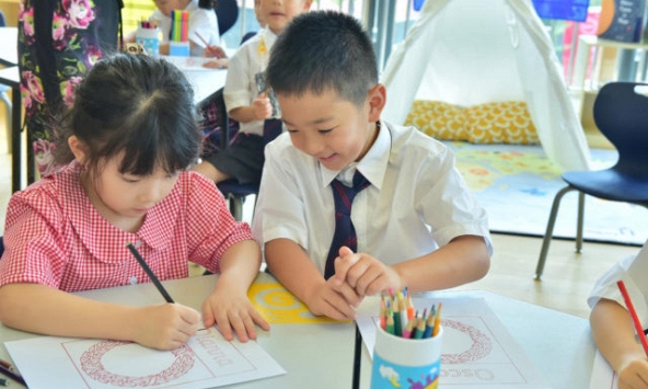 Con đang học trường quốc tế, bà mẹ ở TPHCM có quyết định gây sốc: Nhiều người vội xua tay can ngăn