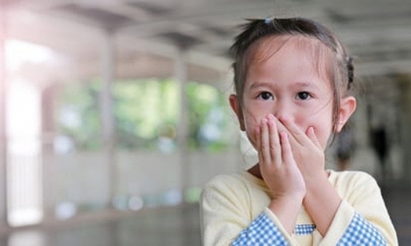 Phát hiện con gái lớp 4 có hành động 'lạ' trong phòng tắm, bà mẹ Hà Nội hốt hoảng nhờ tư vấn liền nhận được phản ứng bất ngờ