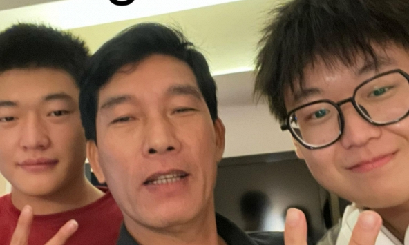 Nhìn cách Hằng du mục được bố dạy dỗ, dân tình hiểu ra vì sao cô được các con chồng yêu quý như vậy