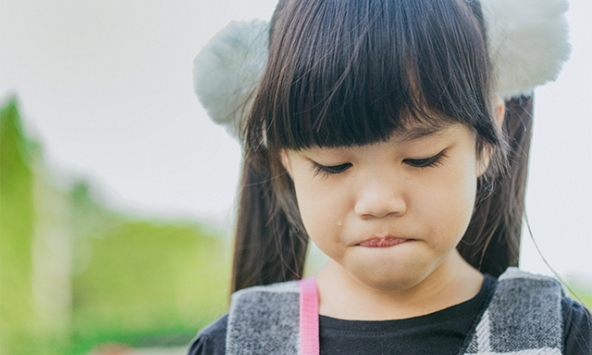 Câu nói này của cha mẹ khiến con đau lòng vô cùng, chẳng khác nào 'xát muối vào tim'