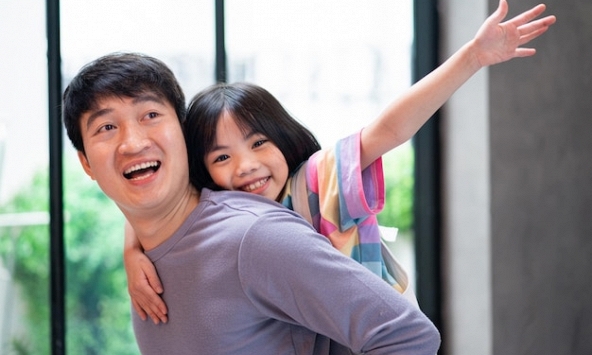 Trong quá trình nuôi dạy con, các ông bố có 3 ưu điểm lớn mà các bà mẹ khó so sánh được