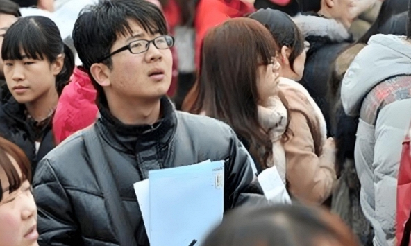 Cha mẹ chú ý đừng để con làm 3 loại công việc này, lương tưởng chừng cao nhưng thực tế không có tương lai!