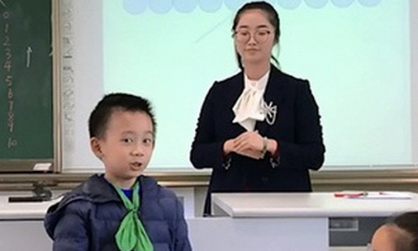 Đoạn văn tả bà nội 'mải buôn quên tắt bếp cháy nồi' khiến dân tình cười ngất