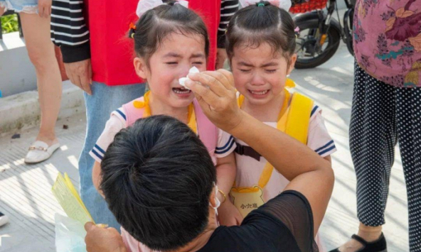 Bà mẹ than thở chuyện con bị trường từ chối cho bán trú, nghe lý do mà không bênh nổi