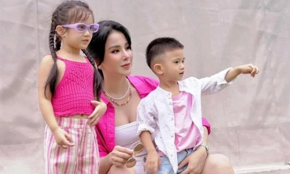 Diệp Lâm Anh lại 'ghi điểm' chuyện dạy con khi làm điều này lúc miền Bắc đang oằn mình trong bão lũ