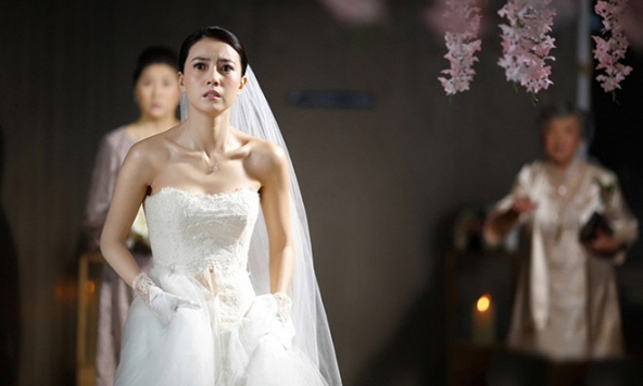 Phát hiện chồng ngoại tình sau 20 phút làm lễ kết hôn, cô dâu có màn 'trả đũa' không thể ngờ