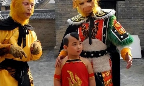 Bi kịch của cậu bé đóng vai 'Hồng Hài Nhi': Cuộc đời dừng lại ở năm 8 tuổi, lao lực vì trở thành công cụ kiếm tiền của cha mẹ!