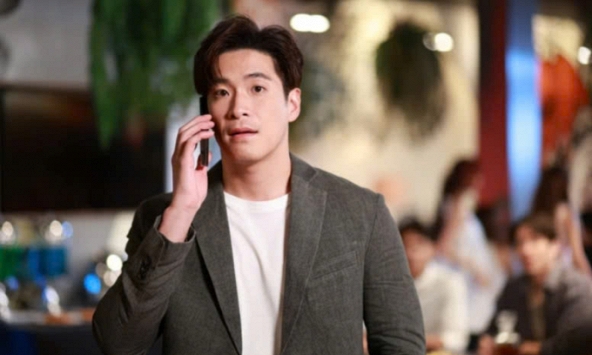 Bạn học vay 200 triệu rồi biến mất, ngày tôi kết hôn, cậu ấy bất ngờ xuất hiện đưa tôi một tấm thẻ kèm theo lời xin lỗi