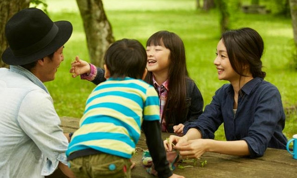 4 kiểu giáo dục tồi tệ này khiến cha mẹ ngày càng đẩy con ra xa, mối quan hệ gia đình lúc nào cũng 'căng như dây đàn'