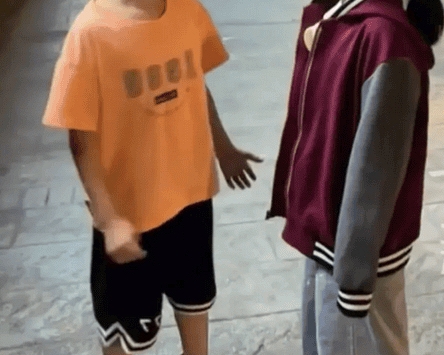 Gọi con về ăn cơm, bà mẹ phát hiện chiếc áo khoác của con biến mất: Tìm hiểu nguyên nhân, chị vui sướng nở mày nở mặt