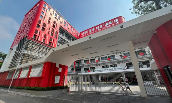 Đây là trường Tiểu học công lập đang khiến phụ huynh 'CHOÁNG VÁNG' ở quận Long Biên: To đẹp quá! Xịn chả kém trường tư!