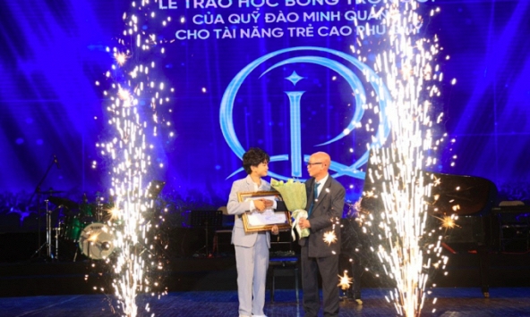 Tài năng âm nhạc nhí Cao Phú Quý được trao học bổng trọn đời ở tuổi 12