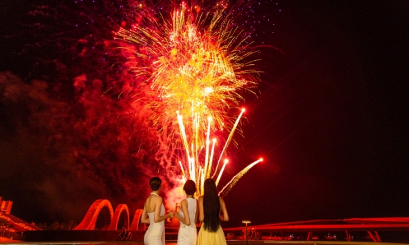 Thị trấn Hoàng Hôn, Phú Quốc trình diễn 3 lần pháo hoa trong đêm giao thừa