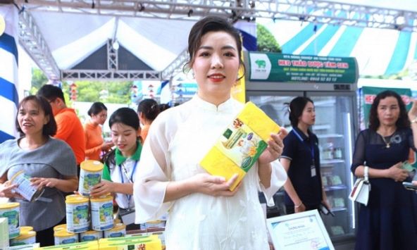 Nữ sáng chế các sản phẩm từ gạo lứt đạt giải đặc biệt phụ nữ khởi nghiệp năm 2023