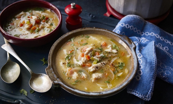 Súp gà, trà và những điều bạn nên biết về dinh dưỡng khi bị bệnh