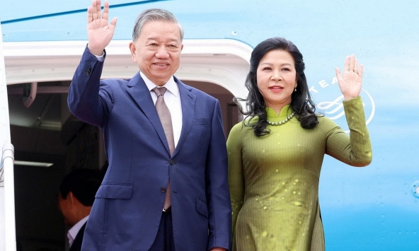 Tổng Bí thư Tô Lâm và Phu nhân bắt đầu chuyến thăm cấp Nhà nước Cộng hòa Indonesia, thắt chặt tình hữu nghị song phương