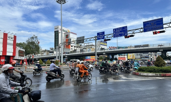 Xe điện và cơn bão dư luận: Chính sách xanh hay sân chơi riêng?