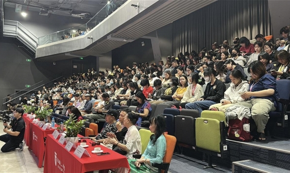 Sinh viên Văn Lang giao lưu đoàn làm phim “Dế Mèn: Cuộc phiêu lưu tới Xóm Lầy Lội”