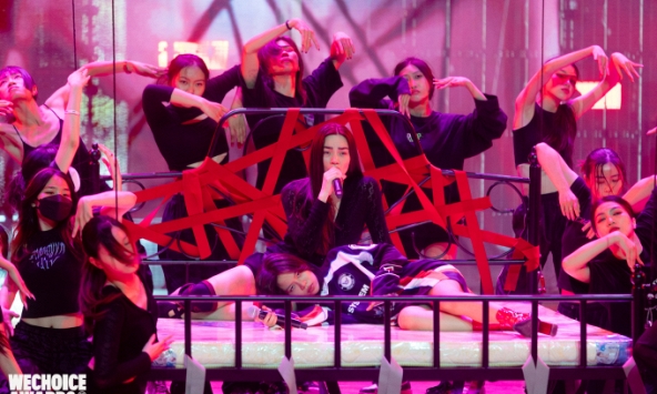 Hồ Ngọc Hà & tlinh “đốt cháy” sân khấu tổng duyệt WeChoice, dự kiến sẽ có màn “chị chị em em” bốc lửa!