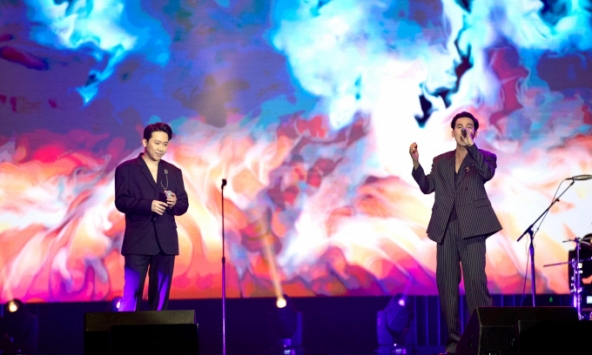 Màn trình diễn của Trấn Thành tại Mỹ khiến netizen lắc đầu: 'Đến khi nào anh mới buông tha chuyện ca hát?'