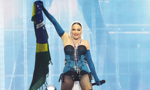 Chạy trốn vì sợ cướp rượt đuổi, fan nữ qua đời khi sang Brazil xem concert 1,6 triệu người của Madonna 