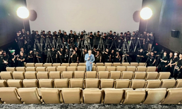 Trấn Thành đứng 1 mình giữa hơn 30 cái máy quay, hình ảnh cho thấy sự thật đằng sau chương trình thực tế là thế nào!