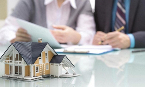 Nên giữ tiền hay tiếp tục đổ tiền vào bất động sản?