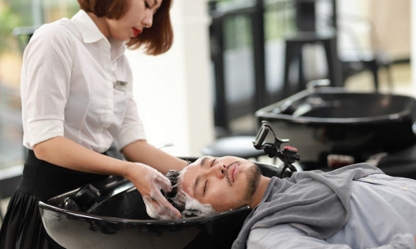 Phải đóng thuế 7% ở các dịch vụ Cắt tóc, gội đầu, karaoke,... có hợp lý?