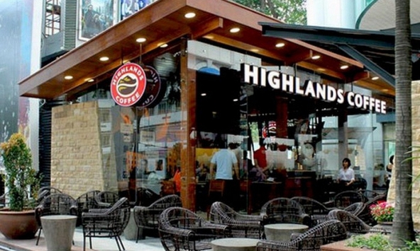 Highlands Coffee 'đuổi' khách sau 1 giờ ngồi tại cửa hàng